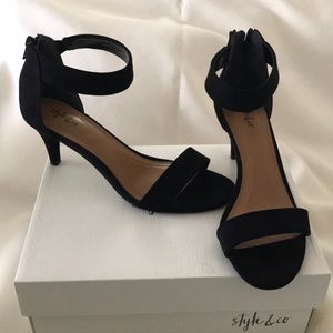 BLACK MICRO SUEDE TWO PIECE DRESS SANDAL 7.5 M